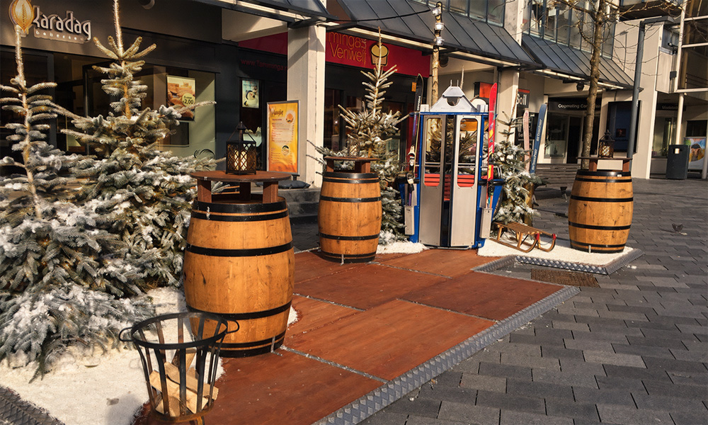 Guirlandes, kerstballen en winterse ornamenten