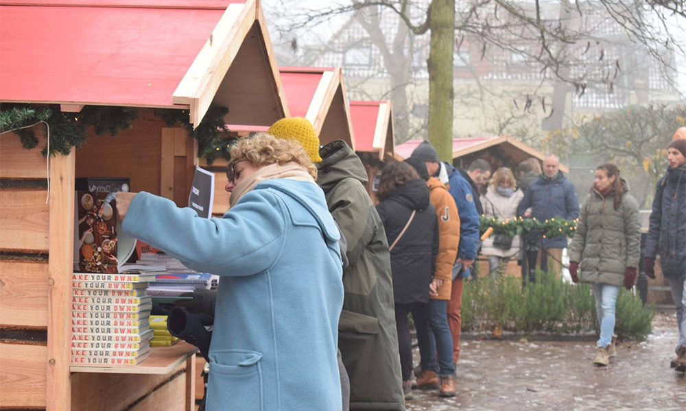 Winterevenement in een stadscentrum of openbare ruimte