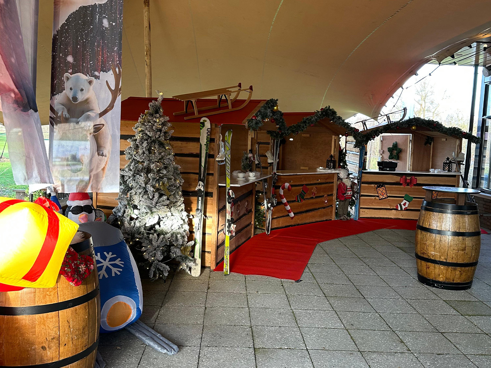 Winterdecoratie en kerstaankleding